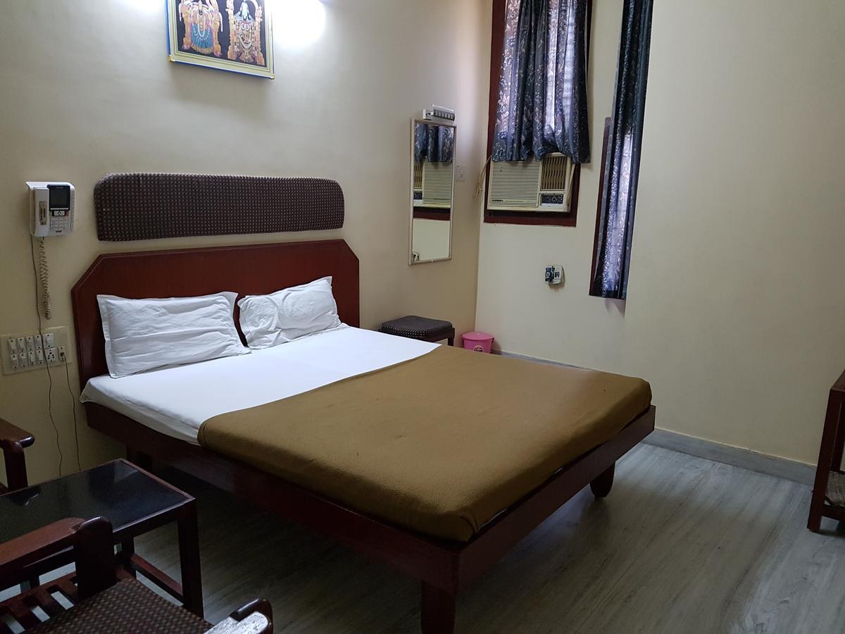 Hotel Sri Sai Residency à Tirupati Extérieur photo