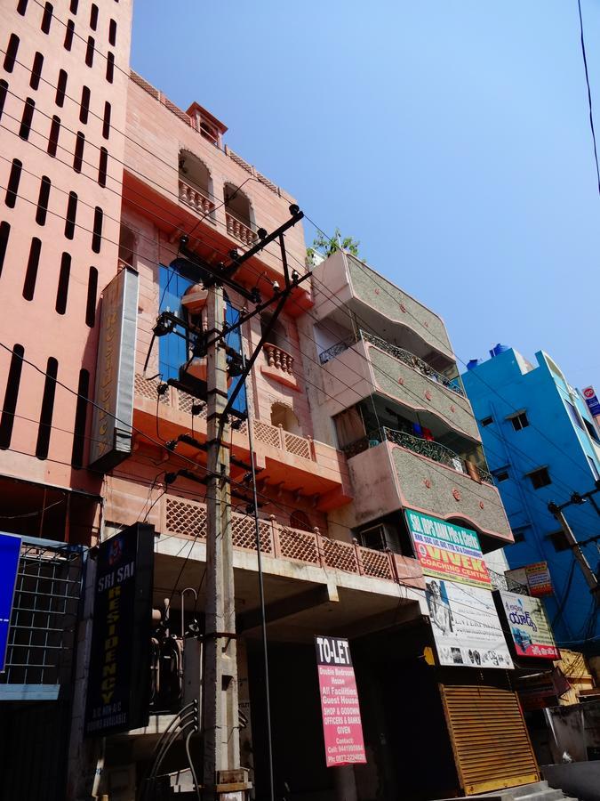 Hotel Sri Sai Residency à Tirupati Extérieur photo