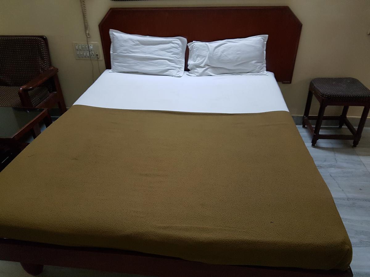 Hotel Sri Sai Residency à Tirupati Extérieur photo