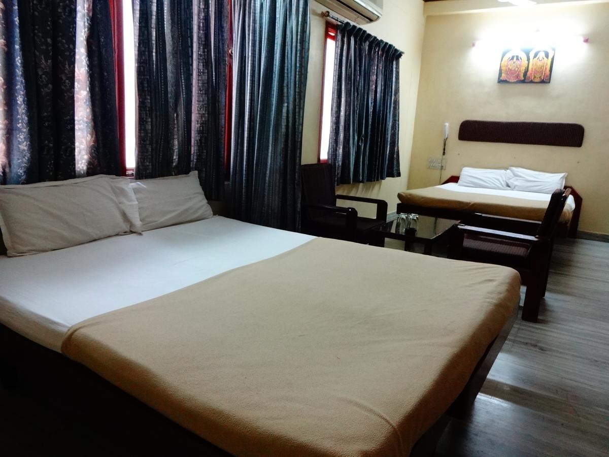 Hotel Sri Sai Residency à Tirupati Extérieur photo